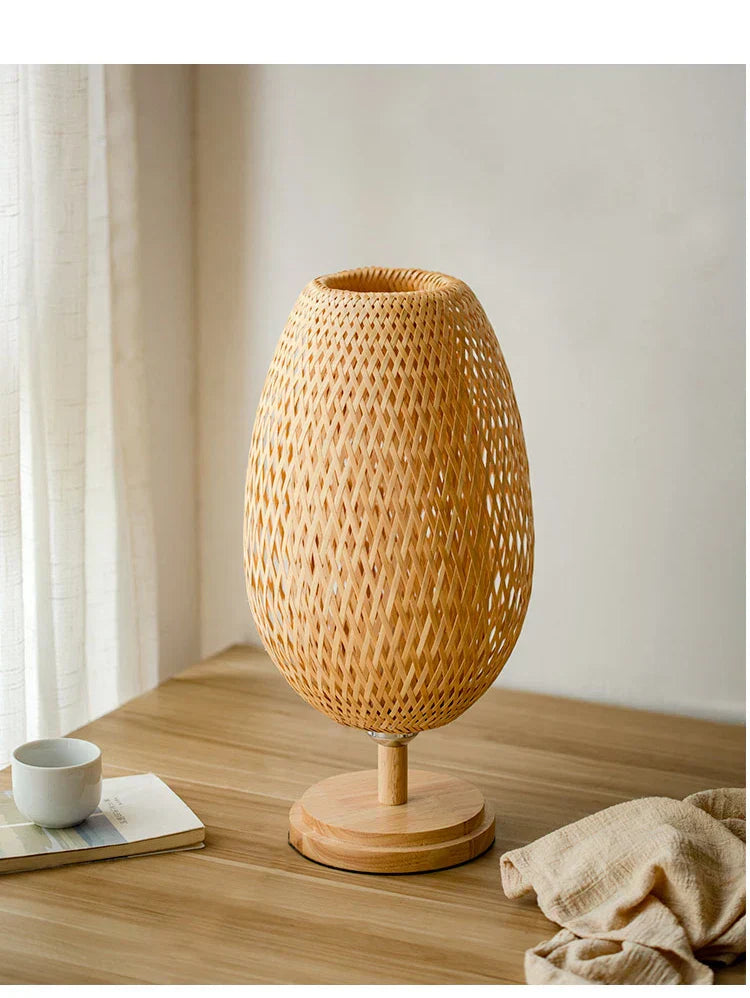 Luminária de Mesa de Rattan e Bambu